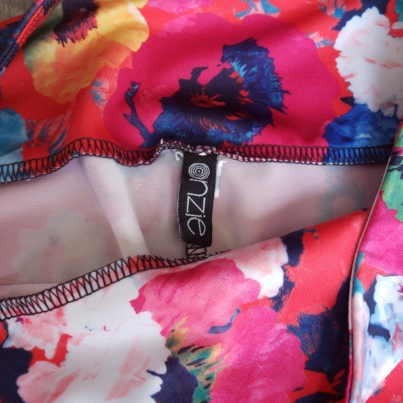 Onzie Floral Capris - Picture 2 of 2